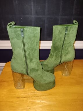 Christian Louboutin Ultra Rare Suede Runway Platforn Zip Boots Size 35